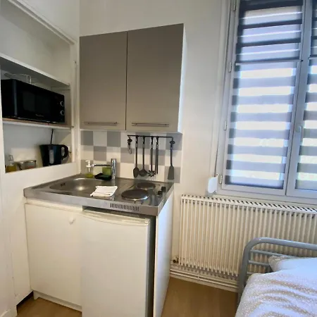 Petit Confortable Pour Personne - 038 شقة *