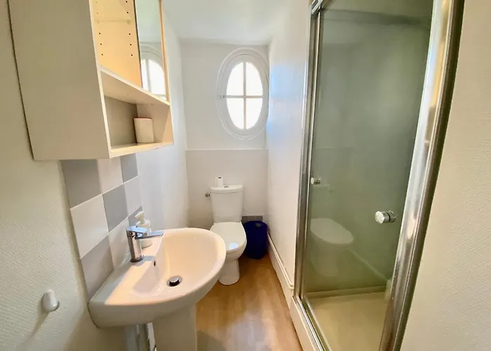 Petit Confortable Pour Personne - 038 * روان